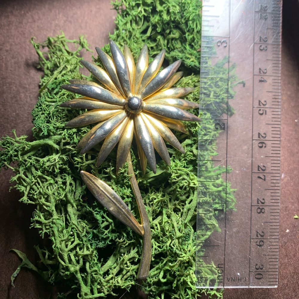 Silver & Gold tone daisy brooch